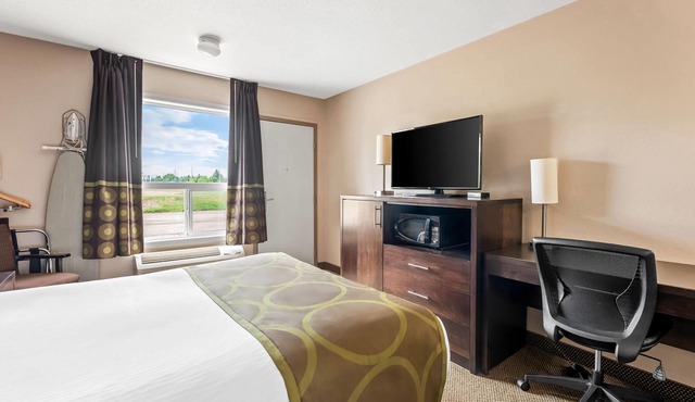 Super 8 by Wyndham Meadow Lake