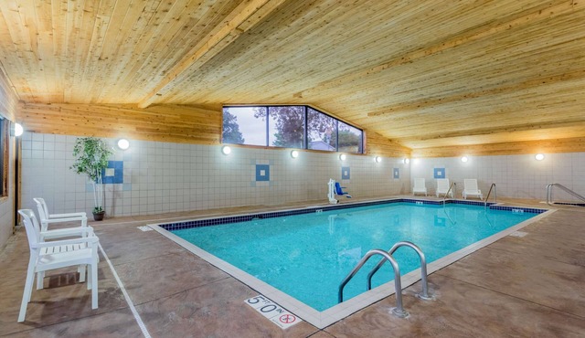 Super 8 by Wyndham Monroe WI