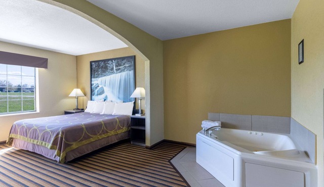 Super 8 by Wyndham Nixa/Springfield Area