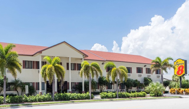 Super 8 by Wyndham Pompano Beach
