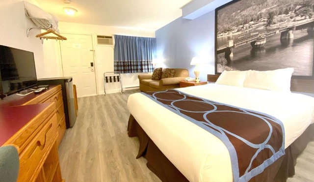 Super 8 by Wyndham Sicamous