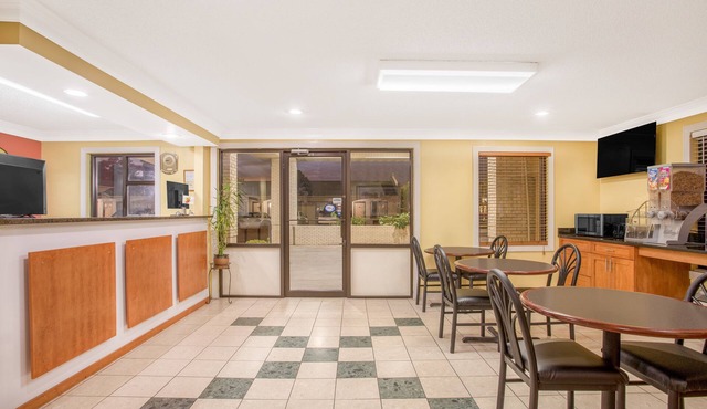 Super 8 by Wyndham Sumter