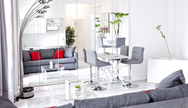 SUPER CENTRAL FLAT - Right by Nice City Station !
