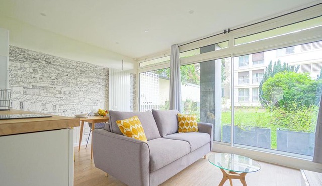 Super Chic Apt In Paris