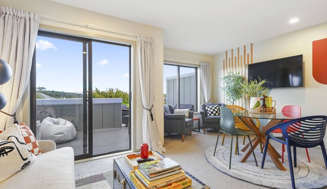Super Chic Apt nr Albany Mall - Carpark