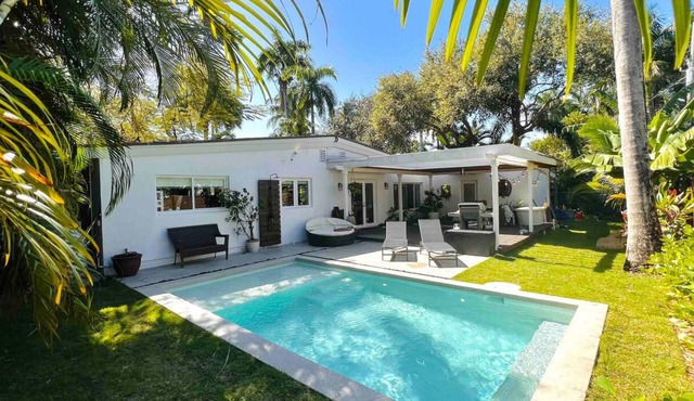 Super comfortable home with paradise pool! Best location! Kid friendly!