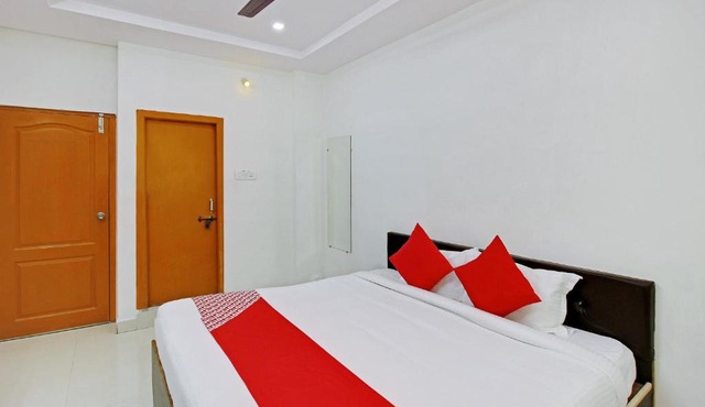 Super Hotel O Golden Hive Madhapur Near Shilparamam