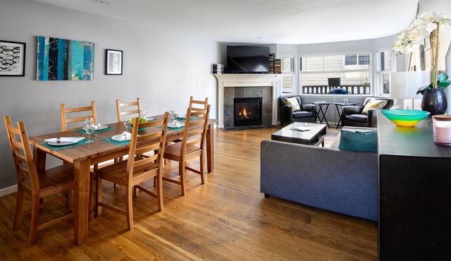 Super Location, Free Parking, 3 Bedroom + Loft, 3.5 Ba, Sleeps 10, Tesla Charger