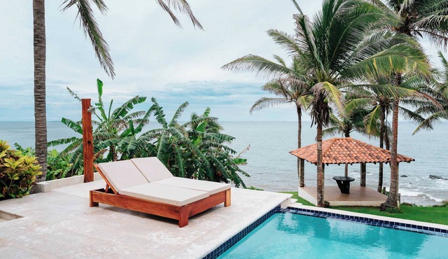 Super Private Beachfront 3BR Villa & Infinity Pool