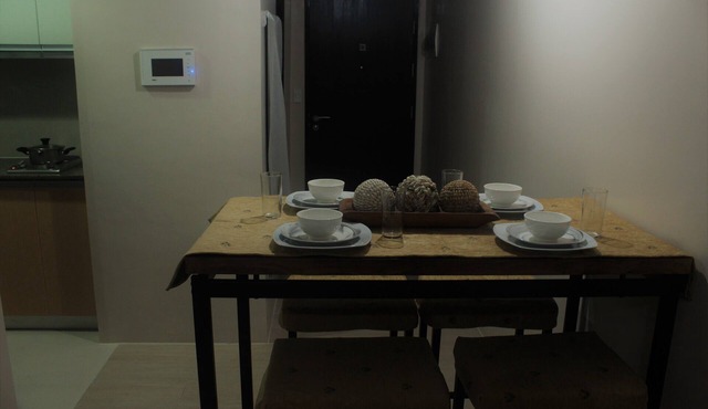 Super Spacious Studio Unit with balcony 3 min away from NAIA T3