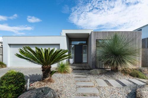 Super-Styled Light-Filled Eco Home