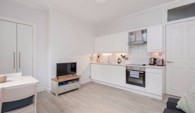 Superb 1 bedroom + sofabed on the famous Royal Mile, 150 metres to Edinburgh Castle