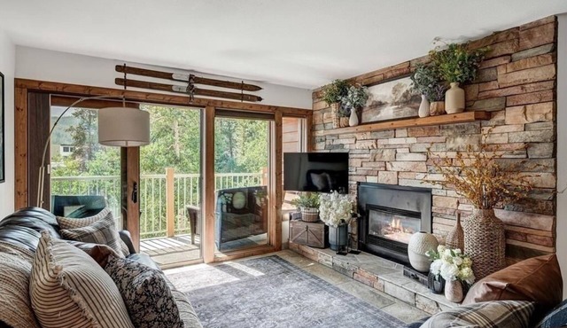 Superb 2-Bedrm Condo near main street Breckenridge. Ski in, walk or shuttle out