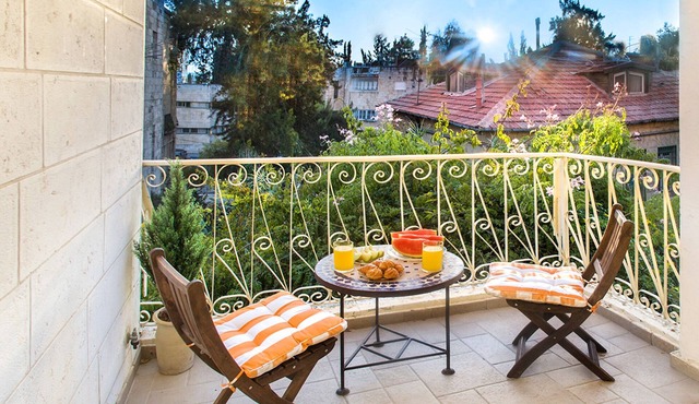 SUPERB 3 ROOMS SUNNY IN THE BEST PART OF JERUSALEM