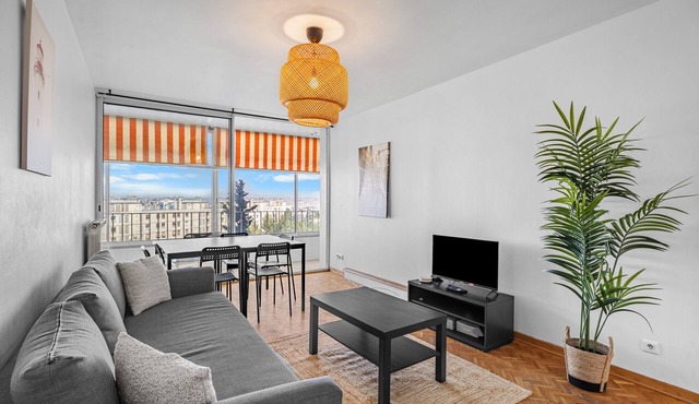 Superb Apartment with Panoramic View – Sleeps 8 – Marseille 9th District