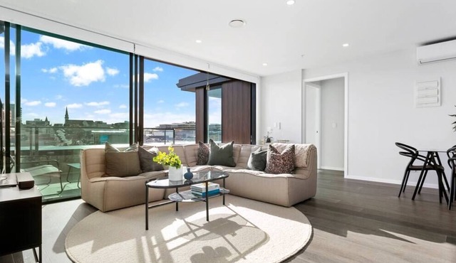 Superb city fringe penthouse