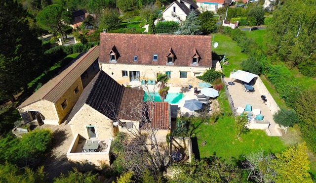 superb complex of 2 stone houses and renovated barn, only 1Km from Sarlat center