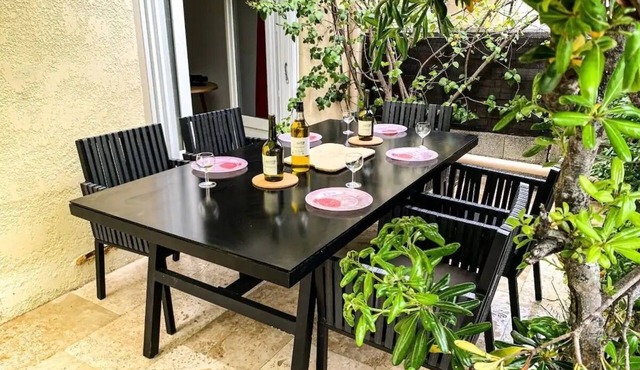 Superb, fully renovated villa 2 minutes from the beach