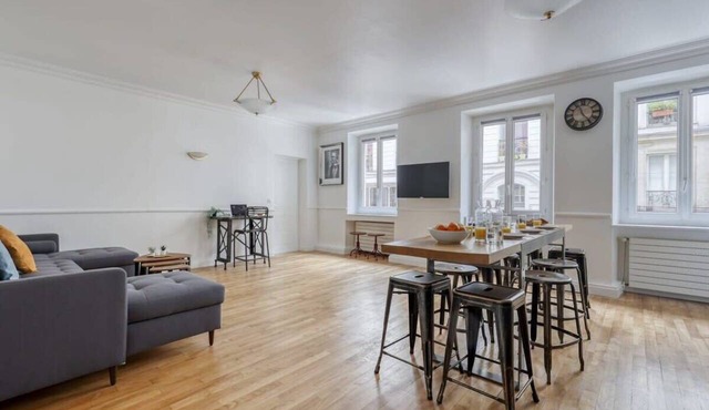 Superb Large and New 4bds Flat - Heart of Paris 10