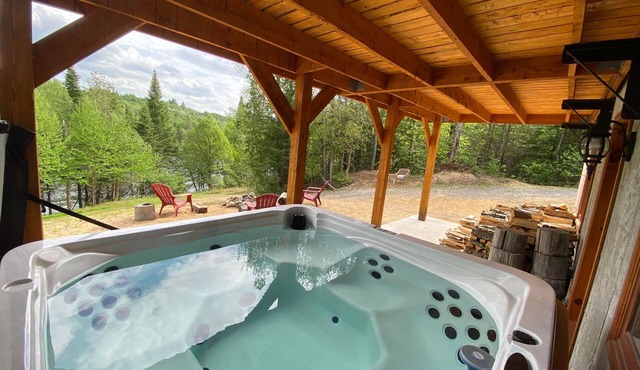 Superb log cabin with unique scenery and spa!