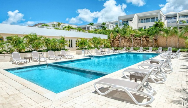 Superb luxury 1-bedroom cottage in gated community with pool and gym