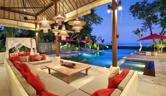 Superb luxury beachfront Villa with Chef & staff. Friends & Family friendly