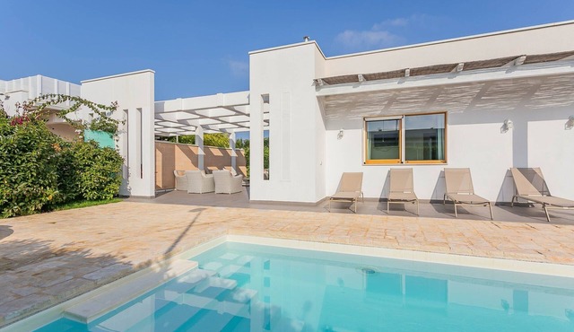 Superb Polignano a Mare Villa | 3 Bedrooms | Villa Rottocanto