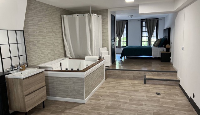 Superb private jacuzzi room with relaxation lounge