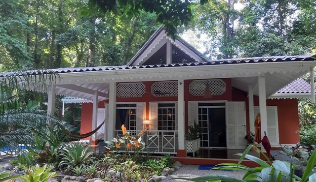Superb private Pool Villa & Garden with beach access