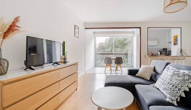 Superb studio with river access and private square