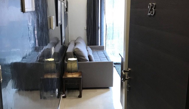 SUPERB STUDIO WITH PRIVATE TERRACE AND POOL ACCESS