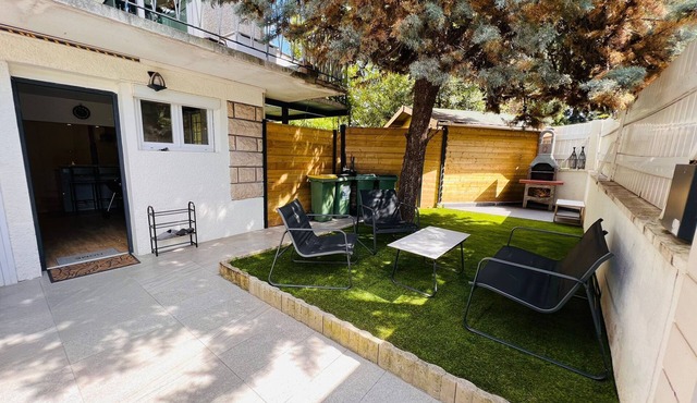 Superb studio with private entrance and garden