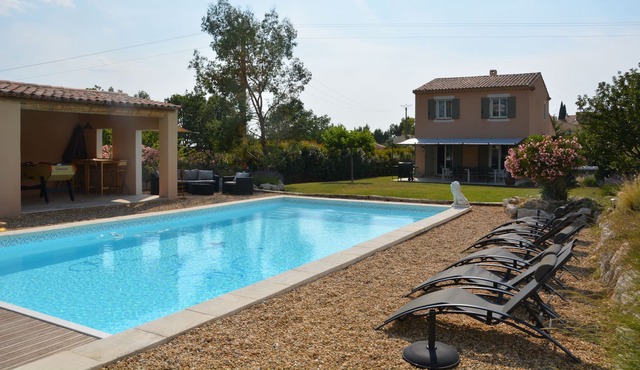 Superb villa in Luberon near Gordes heated pool and spa