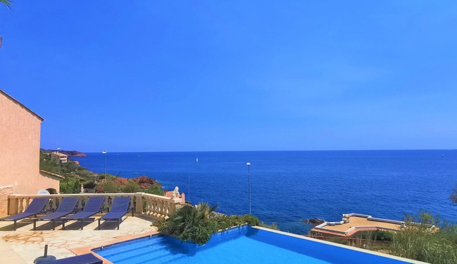 Superb villa with sea view, heated swimming pool, sandy beach 200 m away