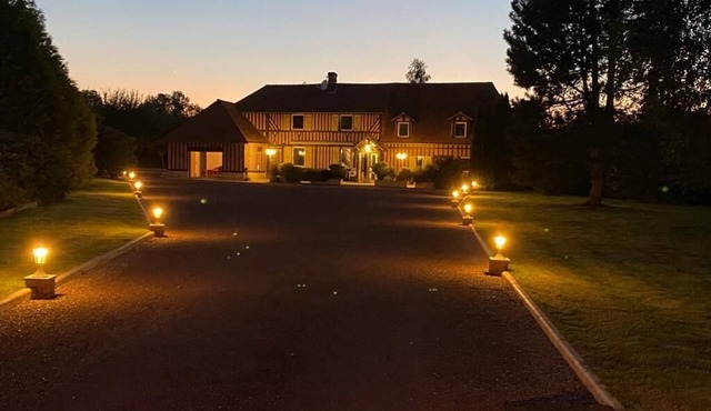 Superb villa with indoor swimming pool, tennis court, piano