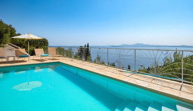 Superb villa with private pool and amazing views, A/C