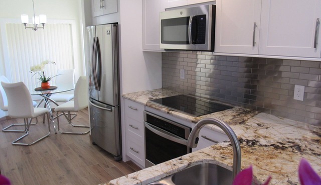 Superb Waterfront Condo · Two Pools & Hot Tubs · IMG Academy · Anna Maria Island