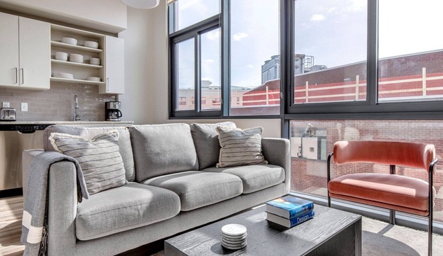 Superb West End 1BR w/Rooftop Pool, Walk to Nightlife, by Blueground