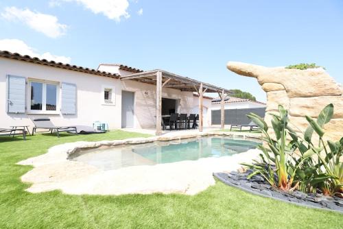 Superbe Villa climatisée, piscine, jardin, parking