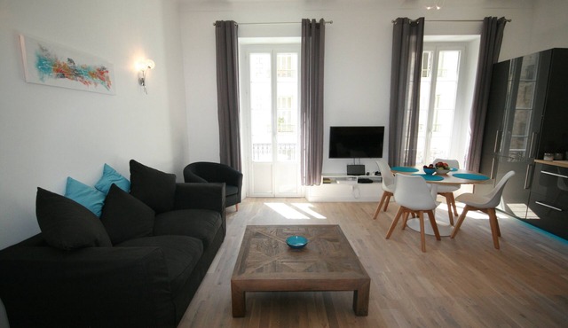 Superbly Appointed 2nd floor Apartment in the Heart of the Carre D'Or