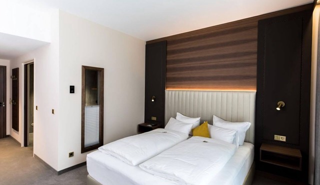 Superior double room with balcony, shower, WC - Hotel am Schloss