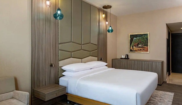 Superior King | FourPoints Dubai | Pool + Spa, Near Dubai Marina