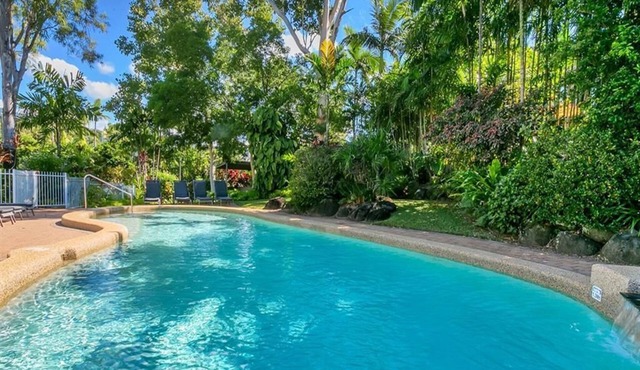 Superior Seaview 3 bedroom Apartment With Seaview's