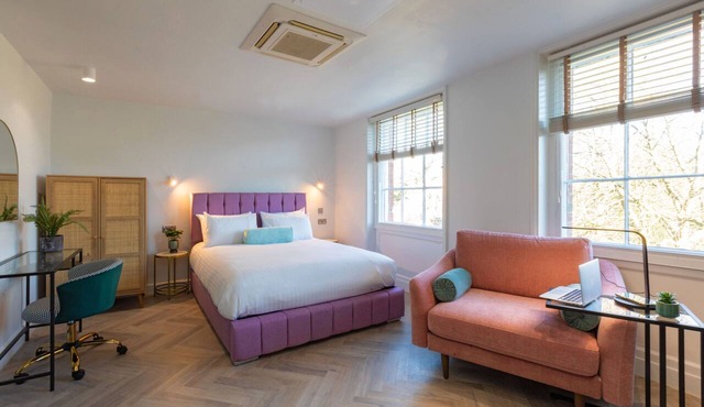 Superior Studio plus separate bedroom (2bed,2bath)