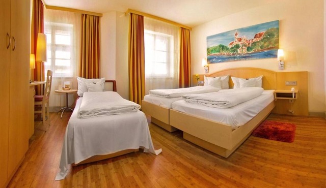 Superior triple room with shower and WC