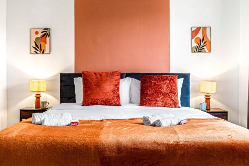 Superking Beds, Smart TVs, Gigabit WiFi, Sleeps 6
