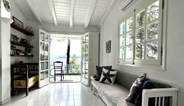 Supernova: Villa for 10 under the trees of Kanapitsa near the beach