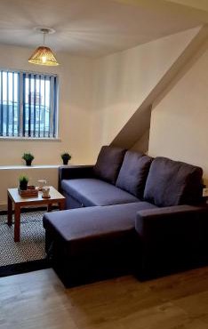 SuperValue Suite 10 - Fast WiFi, Hotel Linen, Keyless Entry, City only 10 Mins - BY PROPERTY PROMISE