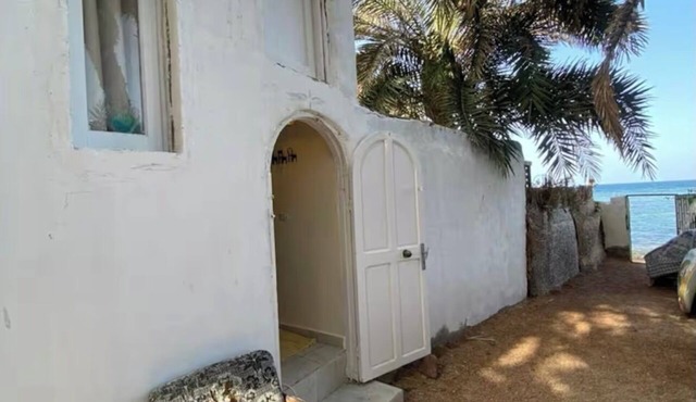 Surf Cabin - sea front getaway