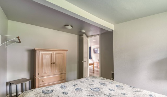 Surf Haven Unit B w/fire pit walking distance to surfing beaches